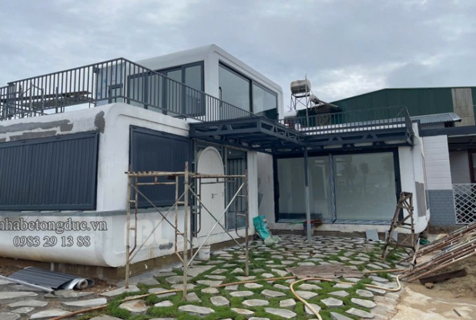 Mẫu nhà vườn 2 tầng đẹp làm từ 3 modules nhà bê tông đúc V01 – anh Đạt